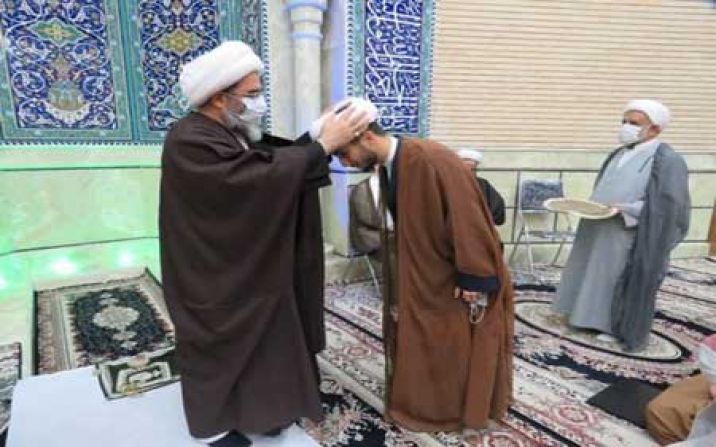 آیین عمامه گذاری در مرکز فقهی ائمه اطهار(ع) برگزار شد آیین عمامه گذاری در مرکز فقهی ائمه اطهار(ع) برگزار شد